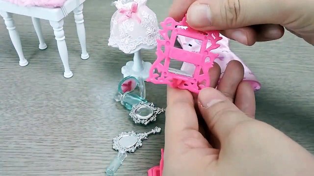 Barbie Vanity Dressing Tableバービー化粧テーブルMesa de maquillaje de Barbie table de vanité ELSA penteadeira | Karla D.