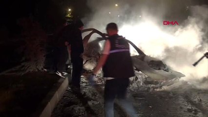 Niğde'de refüje çarpan otomobil yandı: 2 ölü