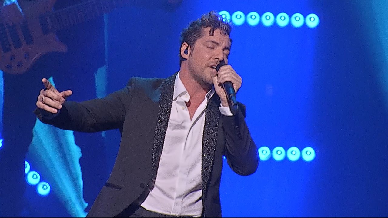 David Bisbal celebra su cumpleaños cantando en el Teatro Real