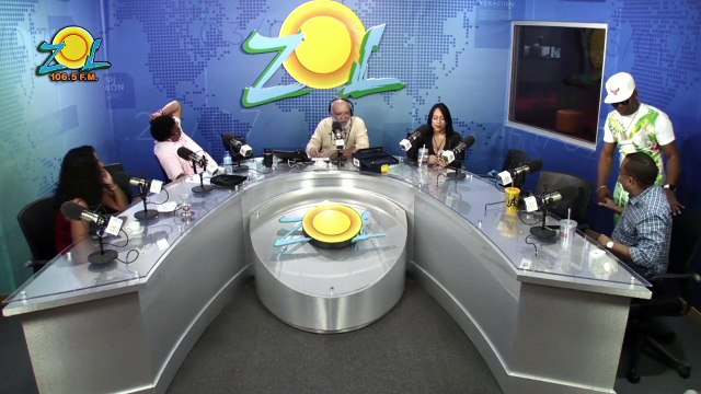 Justo homenaje a la cinta doble cara y sus usos en Elmismogolpe con Jochy