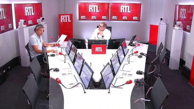 Michel Cymes vole au secours des femmes à la poitrine douloureuse