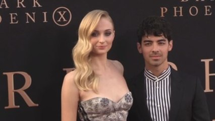 Sophie Turner deslumbra en el estreno mundial de "Dark Phoenix"