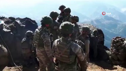 Pençe Harekâtını icra eden Komandolarımız birbirleriyle bayramlaştı