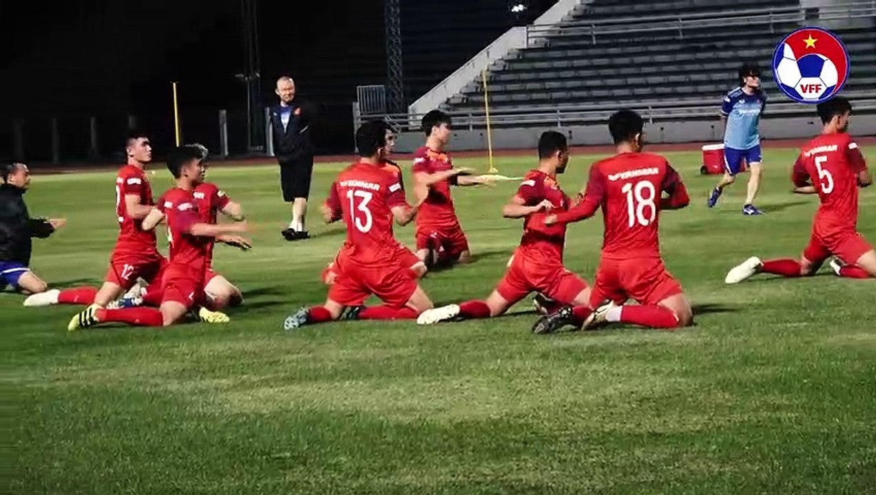 Buổi tập cuối của ĐTVN trước giờ đại chiến Thái Lan tại King's Cup 2019 | VFF Channel