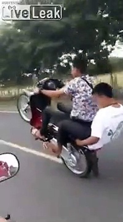 Roue arrière en moto à 2... Quelle sera l'iss...