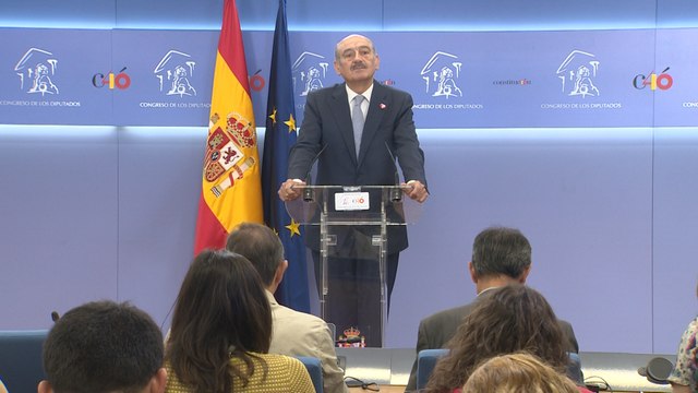 El diputado de PRC comparece ante medios tras reunirse con el Rey