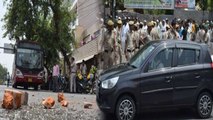 Delhi Khureji में Namaz पढ़ रहे लोगों को Car ने कुचला, 17 Injured होने पर बढ़ा तनाव | वनइंडिया हिंदी
