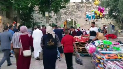 - Mescid-i Aksa’da 120 Bin Kişilik Bayram Namazı