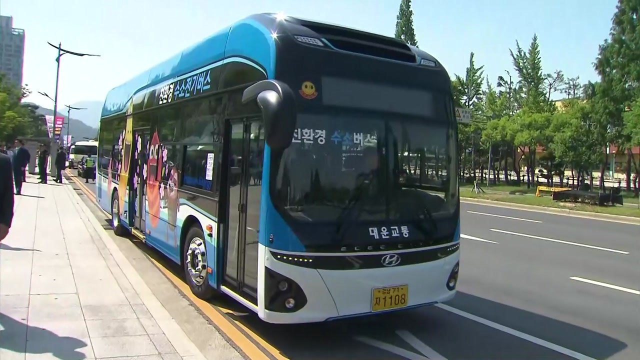 [기업] 현대차, 신형 수소전기버스 양산 1호 공개 / YTN