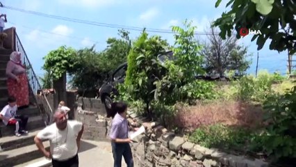 Freni patlayan otomobil bahçeye uçtu: 1'i bebek 4 yaralı