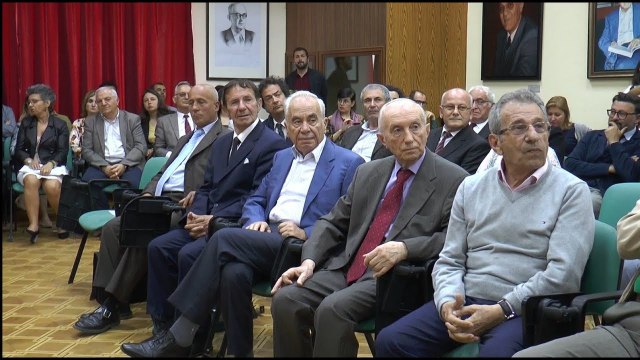 Report TV -Vlerësohen më të mirët e shkencës, çmimi i karrierës për Luan Omarin