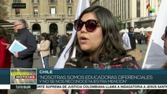 Maestros de Chile realizan marcharon durante su segundo día de paro