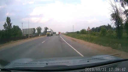 Impatient Driver Causes Intense Multi Vehicle Crash