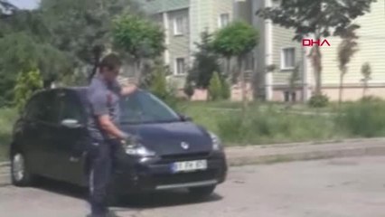 DÜZCE İtfaiye sitenin bahçesindeki yılanı yakaladı