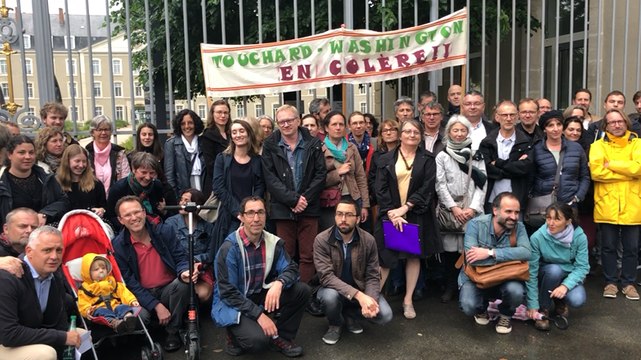 Manifestation des enseignants du lycée Touchard devant l’inspection académique