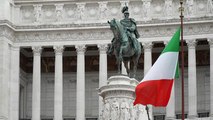 Lejtmenetben az olasz gazdaság, egekben az államadósság