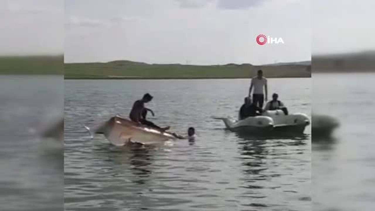 Kiraladığı su bisikleti alabora oldu, dakikalarca kurtarılmayı bekledi