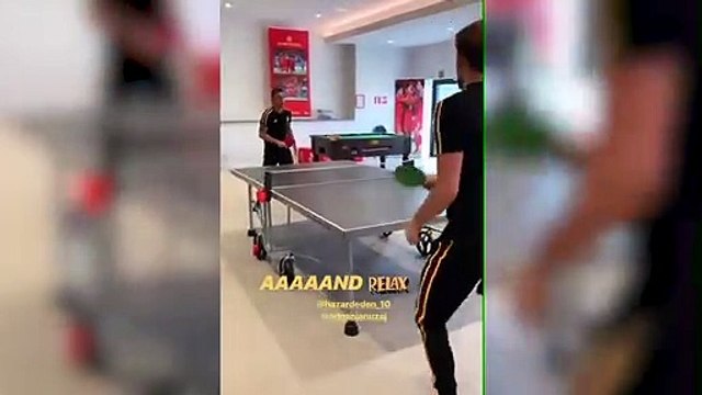 Hazard jugando al Ping-Pong
