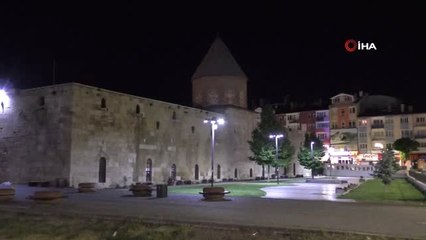 Tarihi medrese yanında şüpheli çanta paniği