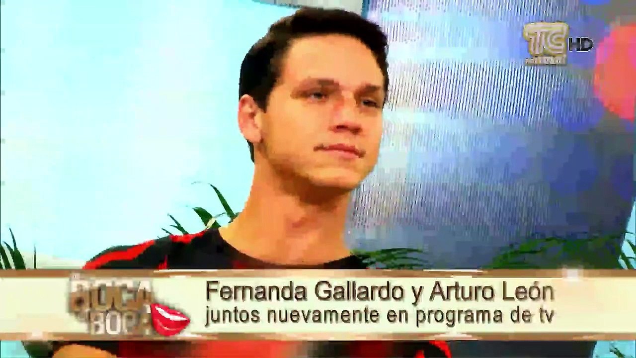 Fernanda Gallar y Arturo León en el mismo lugar