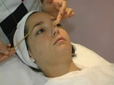 Leçon de maquillage n° 2 : s'épiler les sourcils
