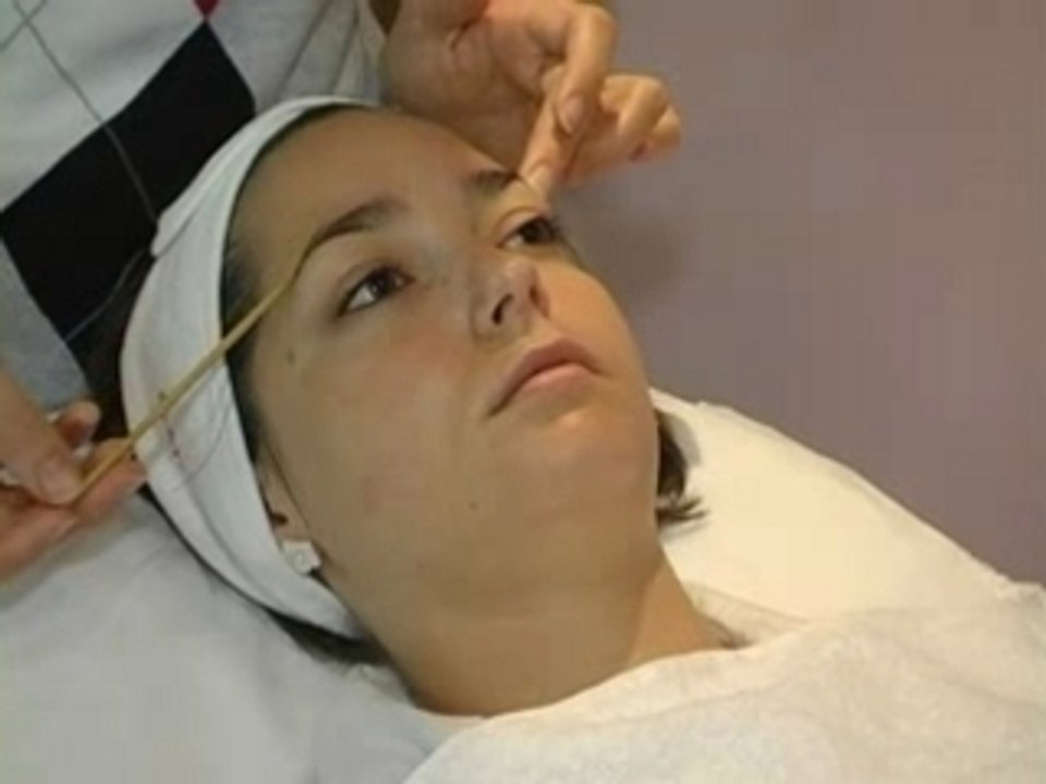 Leçon de maquillage n° 2 : s'épiler les sourcils