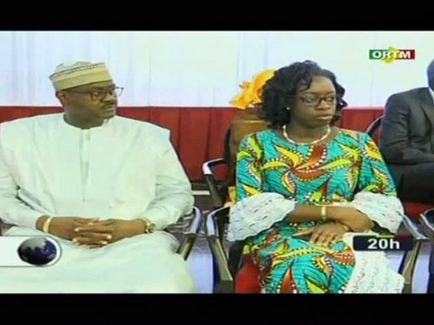 ORTM - En route pour la CAN 2019 - remise du drapeau national aux Aigles par le Chef de l’État Ibrahim Boubacar KEITA au palais de Koulouba