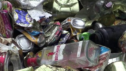 Onze tonnes de déchets ramenés de l'Everest