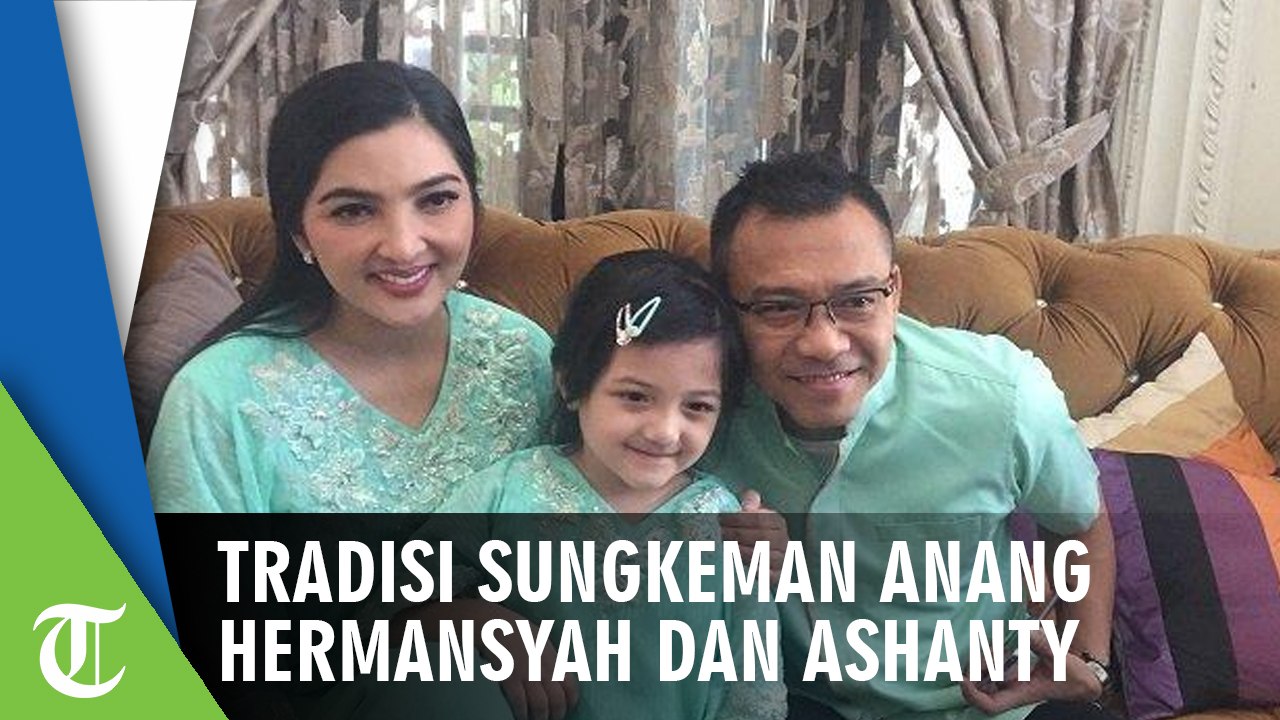 Tradisi Sungkeman Keluarga Anang Hermansyah dan Ashanty