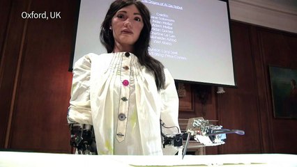 British art dealer unveils pioneering robot artist