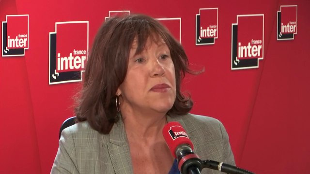 Raphaëlle Bacqué au sujet du cancer de Lagerfeld : Comme François Mitterrand, il a tenu en respect son cancer.