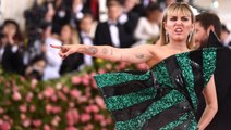 Miley Cyrus'tan kendisini elleyip öpmeye çalışan adama ve 'hak ettin' diyenlere öfkeli yanıt