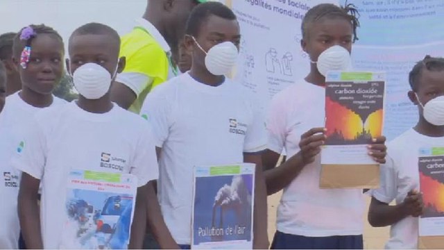 Environnement : au Congo, des enfants plantent les arbres pour purifier l'air