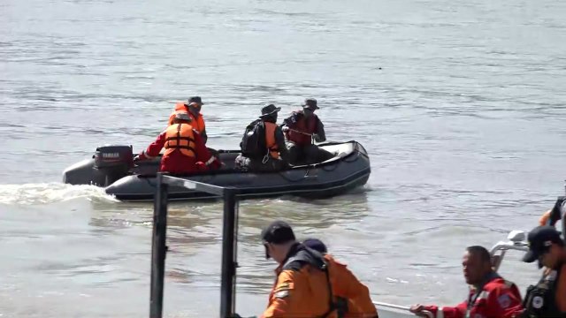 침몰 8일째...실종자 추정 1구 추가 발견 / YTN