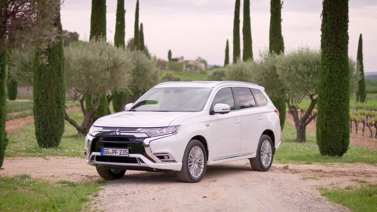 Taxi des Jahres 2019 - Doppelsieg für Outlander Plug-in Hybrid