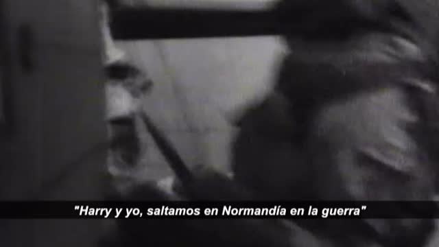 Dos paracaidistas británicos repiten el salto que hace 75 años realizaron sobre las tropas nazis