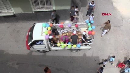 GAZİANTEP SOKAKLARDA DOLAŞIP HARÇLIK DAĞITTILAR