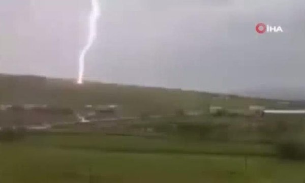 Yıldırımın düşme anı kamerada