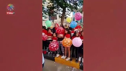 بائعي البلالين يفترشون ميدان مصطفى محمود في أول أيام عيد الفطر