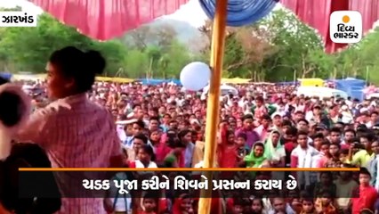 શરીરે લોખંડના ખીલા અને હૂક મારીને 40 ફૂટ ઉંચે લટકીને આરાધના કરે
