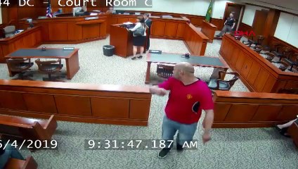 Hapis cezasını öğrenince mahkemeden koşarak firar etti