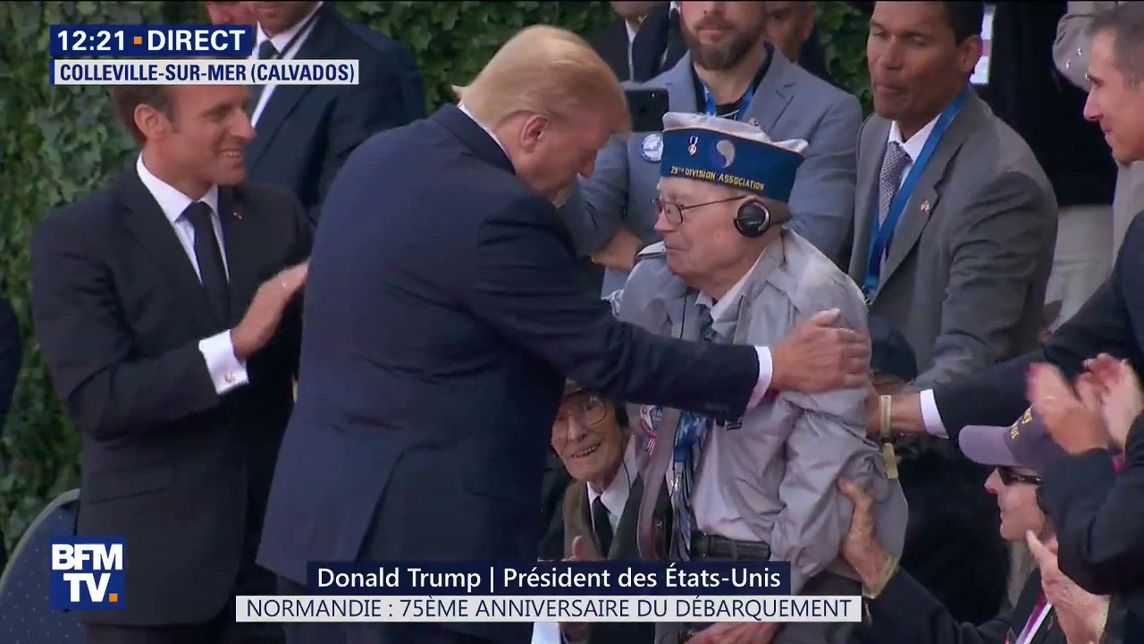 Donald Trump et Emmanuel Macron saluent un vétéran américain présent à Colleville-sur-Mer le jour du débarquement
