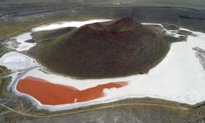 "Dünyanın nazar boncuğu" kırmızıya büründü