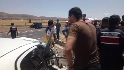 Traktörle otomobil çarpıştı: 4 yaralı