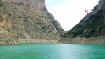 Zümrüt yeşili güzellik Arapapıştı Kanyonu'na bayramda ziyaretçi akını