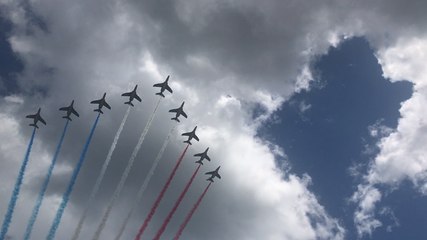 Ballet aérien dans le ciel de Colleville-sur-Mer