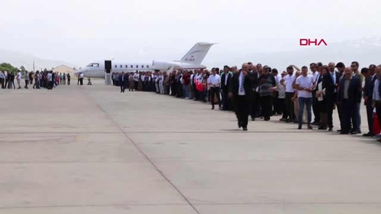 ERZİNCAN Binali Yıldırım'a memleketinde sürpriz uğurlama töreni