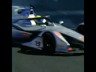 【車・衝撃】 フォーミュラEでサッカーしてみた！