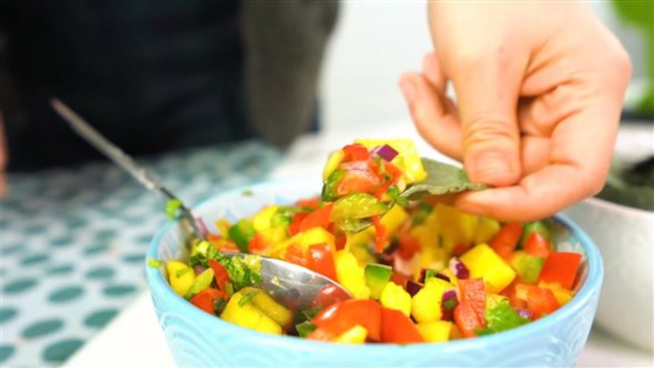 Salsas für sonnige tage: scharfe mango-salsa