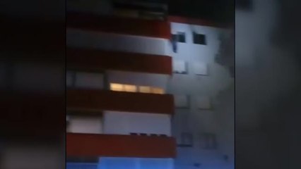 Rescatan de un incendio en Valladolid a un joven que se quedó colgado en la ventana